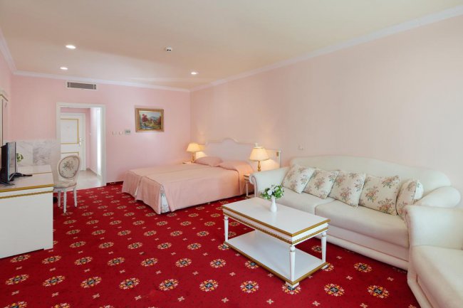 PLANETA HOTEL & AQUAPARK 5*279 euro 