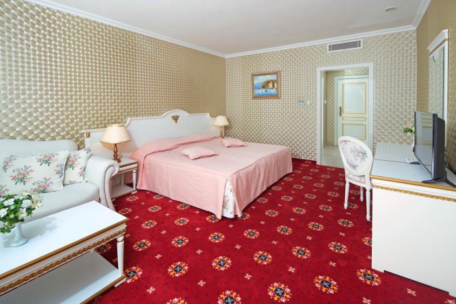 PLANETA HOTEL & AQUAPARK 5*279 euro 