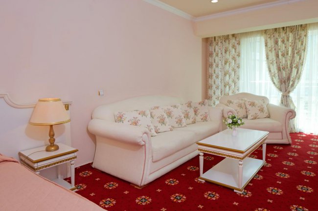 PLANETA HOTEL & AQUAPARK 5*279 euro 